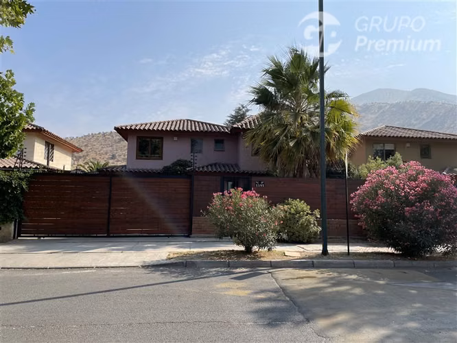 Casa en venta de 7D, 3B, 3E. en Huechuraba
