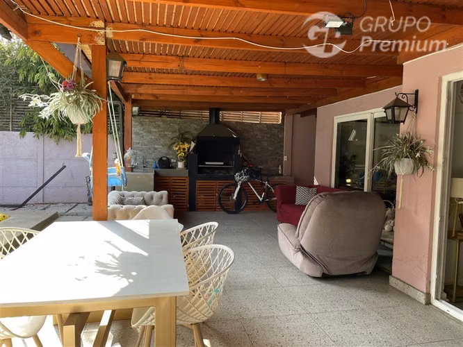 Casa en venta de 7D, 3B, 3E. en Huechuraba