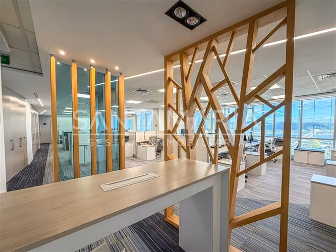 Moderna Oficina 4 Priv en arriendo en Calle Prat, Concepción