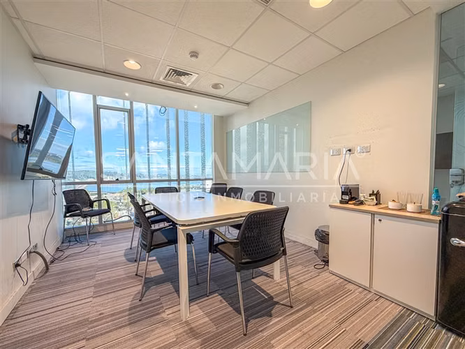 Moderna Oficina 4 Priv en arriendo en Calle Prat, Concepción