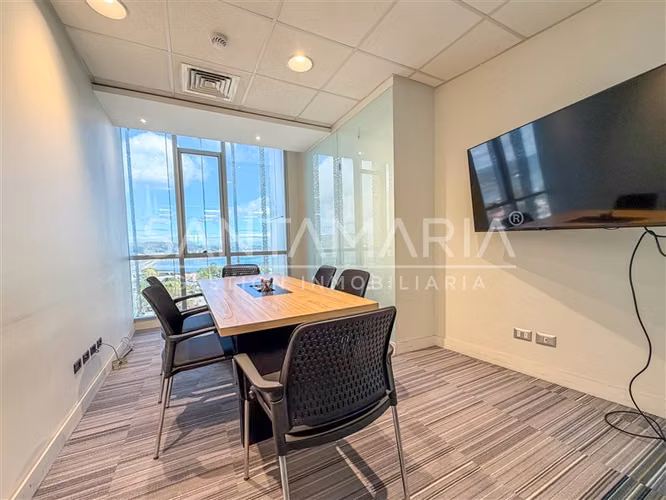 Moderna Oficina 4 Priv en arriendo en Calle Prat, Concepción