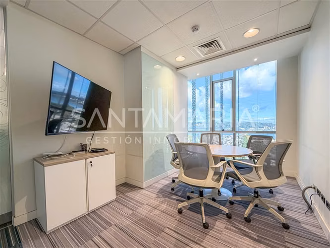 Moderna Oficina 4 Priv en arriendo en Calle Prat, Concepción