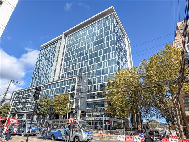 Moderna Oficina 4 Priv en arriendo en Calle Prat, Concepción