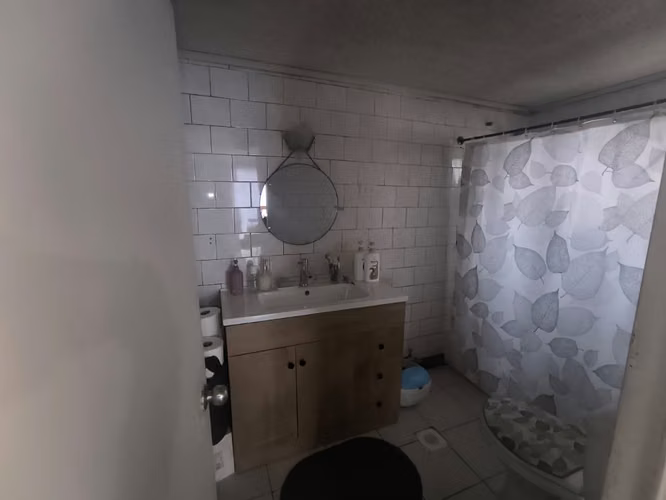 Se vende Casa habitacion 3 dormitorio 1 baño Sala de estar, y bodega, con baño con porton indenpendiente que puede ser Usado para negocio .sado para