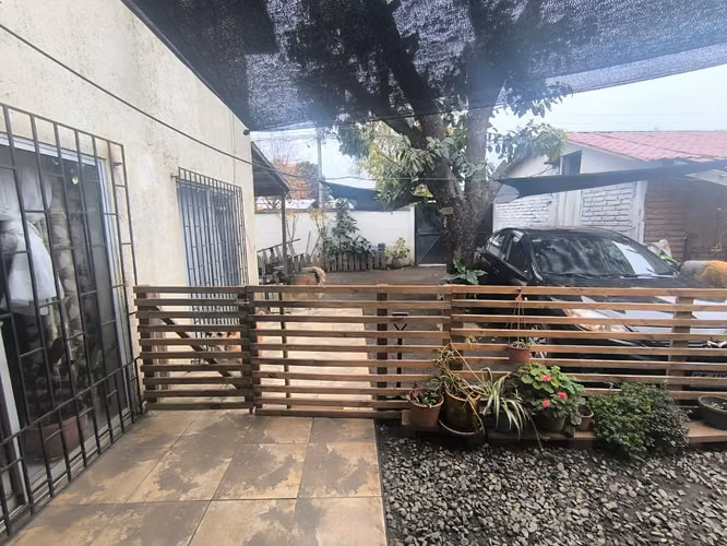 Se vende Casa habitacion 3 dormitorio 1 baño Sala de estar, y bodega, con baño con porton indenpendiente que puede ser Usado para negocio .sado para