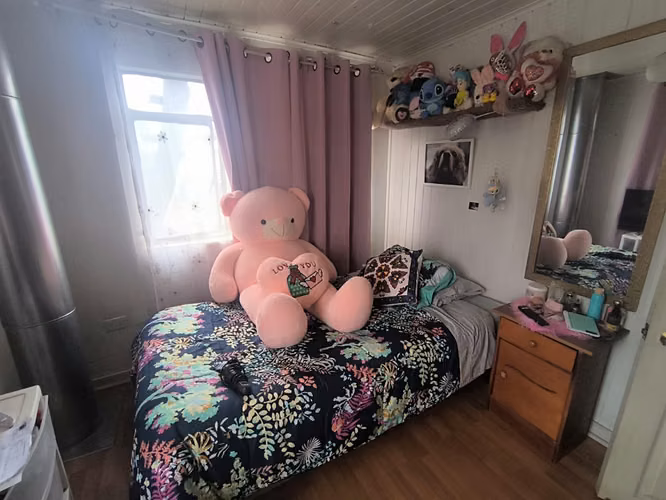Se vende Casa habitacion 3 dormitorio 1 baño Sala de estar, y bodega, con baño con porton indenpendiente que puede ser Usado para negocio .sado para