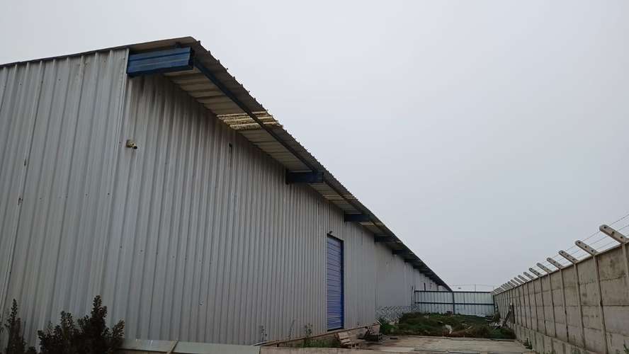  ARRIENDO DE BODEGAS BARRIO INDUSTRIAL, GALPÓN +OFICINAS + AMPLIO PATIO, SALIDA A LA CARRETERA.