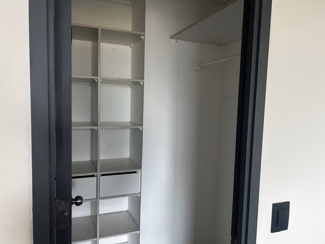 DEPTO. MODERNO, 2 DORMITORIOS, 1 BAÑO, ESTACIONAMIENTO Y BODEGA