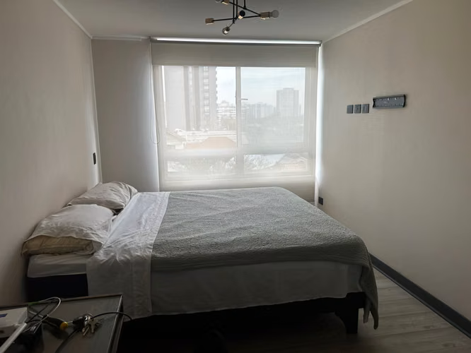 DEPTO. MODERNO, 2 DORMITORIOS, 1 BAÑO, ESTACIONAMIENTO Y BODEGA