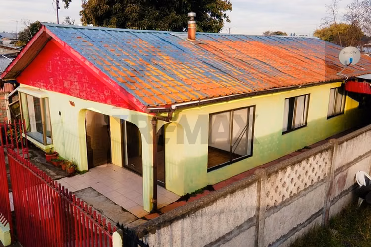 Amplia casa de 5 dormitorios en yumbel