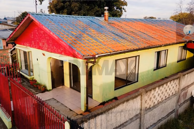 Amplia casa de 5 dormitorios en yumbel