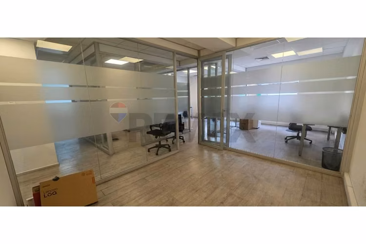 Amplia oficina corporativa en edificio helvecia