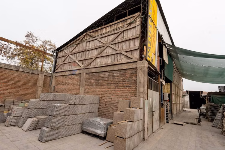 Terreno industrial 1.450 m² en av. santa rosa.