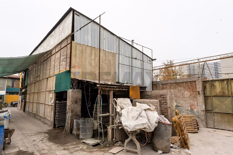 Terreno industrial 1.450 m² en av. santa rosa.