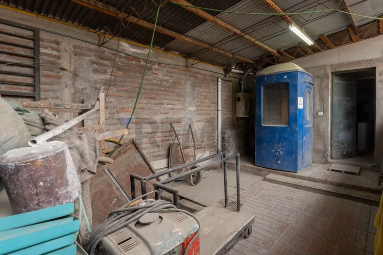 Terreno industrial 1.450 m² en av. santa rosa.