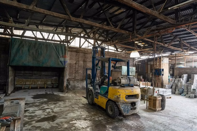 Terreno industrial 1.450 m² en av. santa rosa.