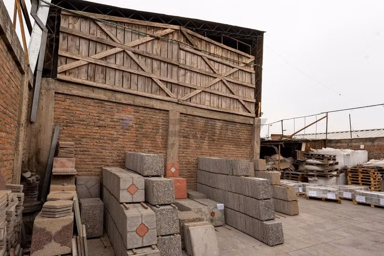 Terreno industrial 1.450 m² en av. santa rosa.