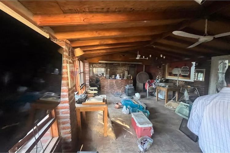 Parcela, 3 casas 2500 metros, piscina.