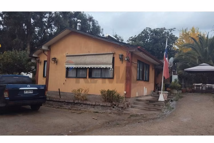 Parcela, 3 casas 2500 metros, piscina.