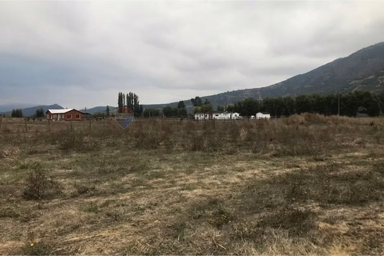 Parcela 5.100 m² con casa en el huique