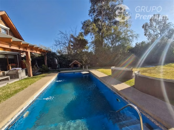 Exclusiva Casa Familiar en Loteo Las Vizcachas 349 m2 const