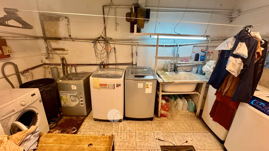 VENTA - Derecho de llave de Lavandería y Lavaseco semi industrial en Santiago Centro.
