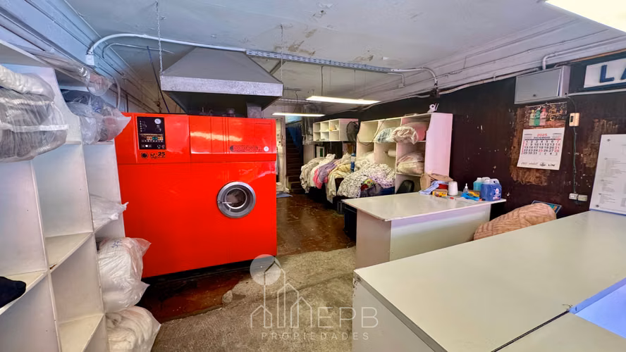 VENTA - Derecho de llave de Lavandería y Lavaseco semi industrial en Santiago Centro.