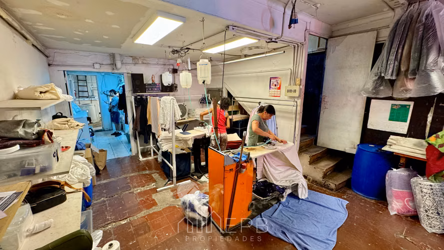 VENTA - Derecho de llave de Lavandería y Lavaseco semi industrial en Santiago Centro.