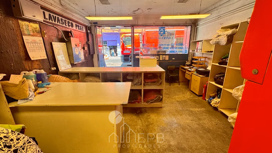 VENTA - Derecho de llave de Lavandería y Lavaseco semi industrial en Santiago Centro.