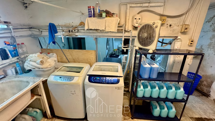 VENTA - Derecho de llave de Lavandería y Lavaseco semi industrial en Santiago Centro.