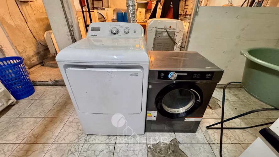 VENTA - Derecho de llave de Lavandería y Lavaseco semi industrial en Santiago Centro.