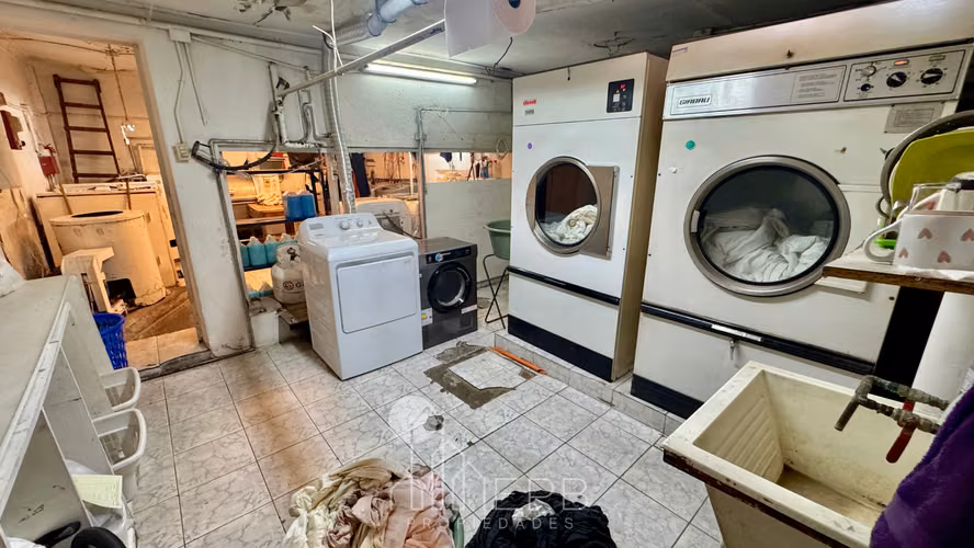 VENTA - Derecho de llave de Lavandería y Lavaseco semi industrial en Santiago Centro.