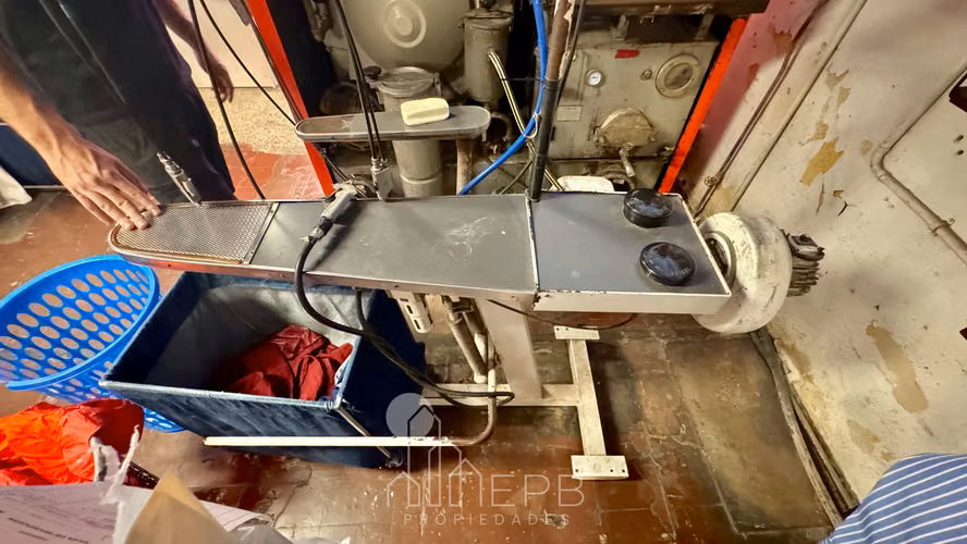 VENTA - Derecho de llave de Lavandería y Lavaseco semi industrial en Santiago Centro.