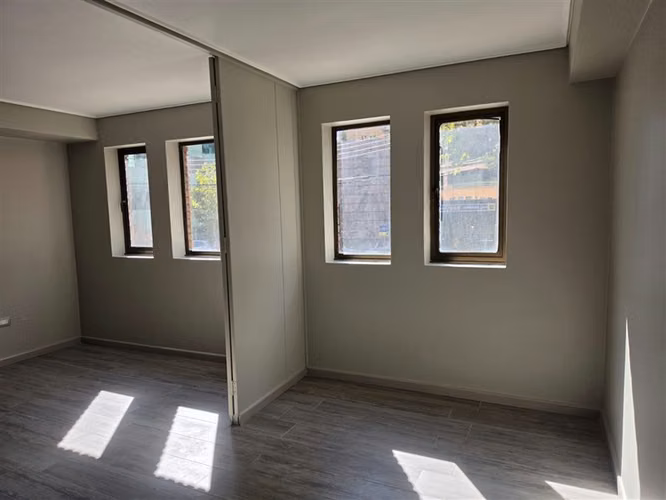 Oficina Remodelada en Arriendo en el Golf - Imagen 3