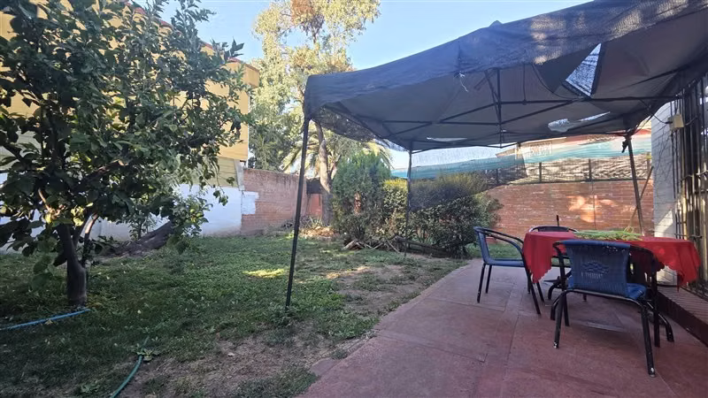 CASA CON AMPLIO TERRENO A PASOS DEL METRO PROTECTORA