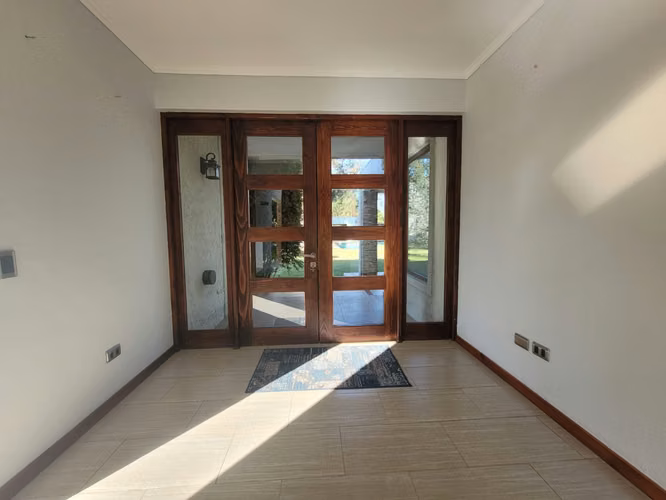 Venta de Lujosa Casa Mediterránea en Lonquén