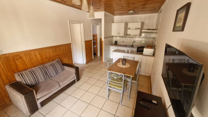 ARRIENDO 2 CABAÑAS VACACIONES INVIERNO A PASOS PLAYA EL CANELO - Imagen 3
