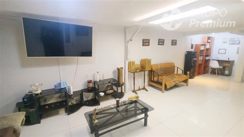 Casa en venta de 5 dorm. en La Florida