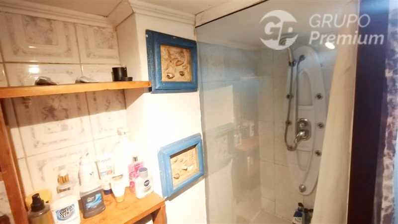 Casa en venta de 5 dorm. en La Florida