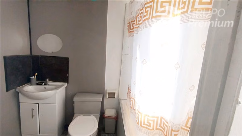 Casa en venta de 5 dorm. en La Florida