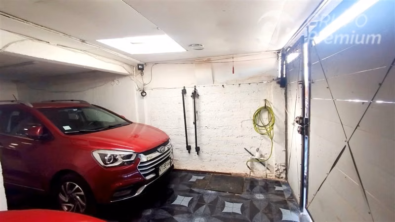 Casa en venta de 5 dorm. en La Florida