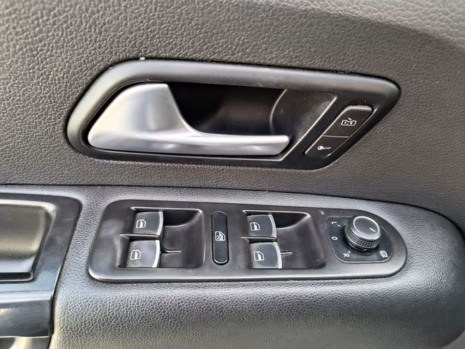 VOLKSWAGEN AMAROK 2023