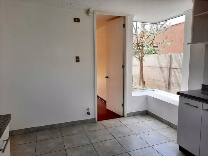 Casa Amplia y Moderna en Condominio Sta Elena (168902) - Imagen 9