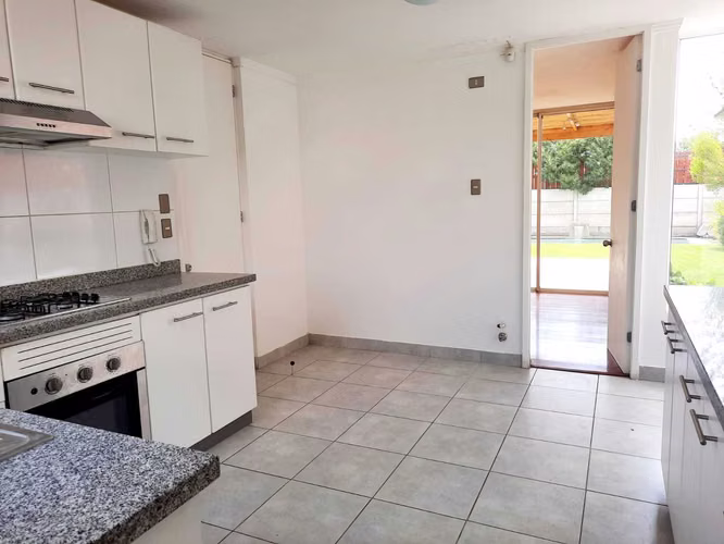 Casa Amplia y Moderna en Condominio Sta Elena (168902) - Imagen 8