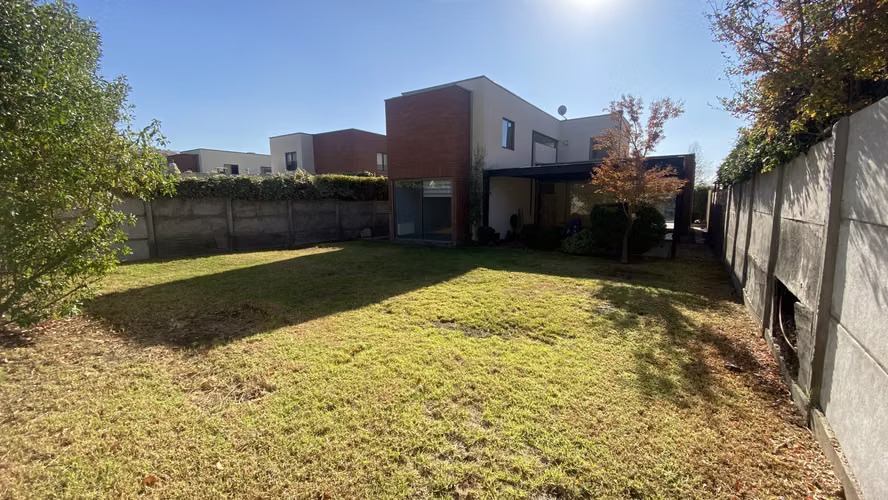 VENTA CASA EN CONDOMINIO 4HAB 4BA COLINA