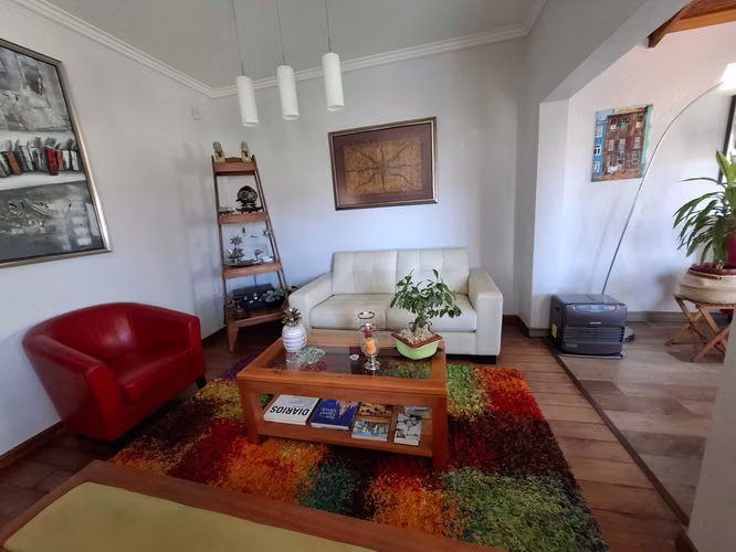 Casa con casa anexa. 6 dormitorios en total (168931)
