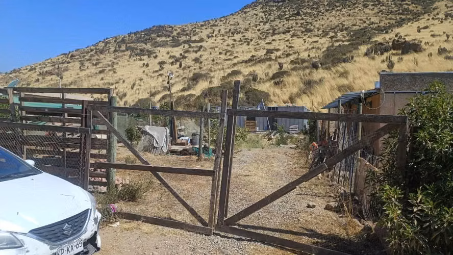 Vendo casa a medio construir, con luz y agua