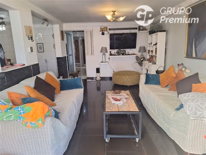 Casa en venta de 3 dorm. 3B 2E 1Local En la comuna de Maipú