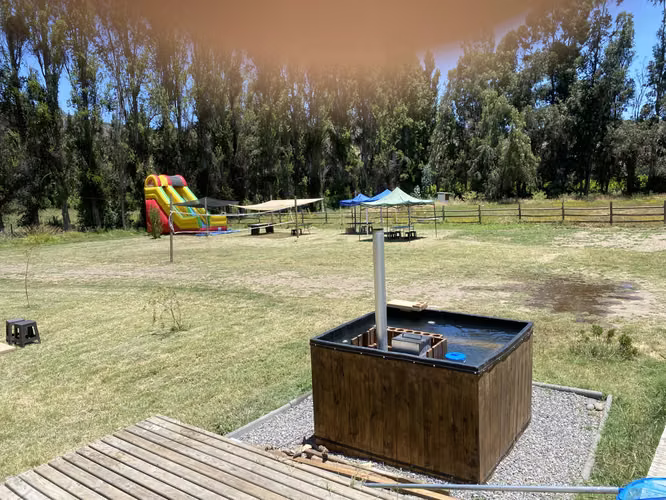 Se vende linda parcela con casa y bodega