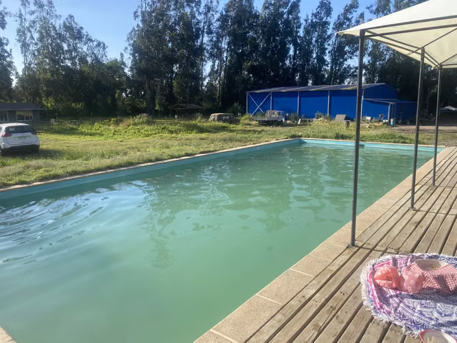Se vende linda parcela con casa y bodega